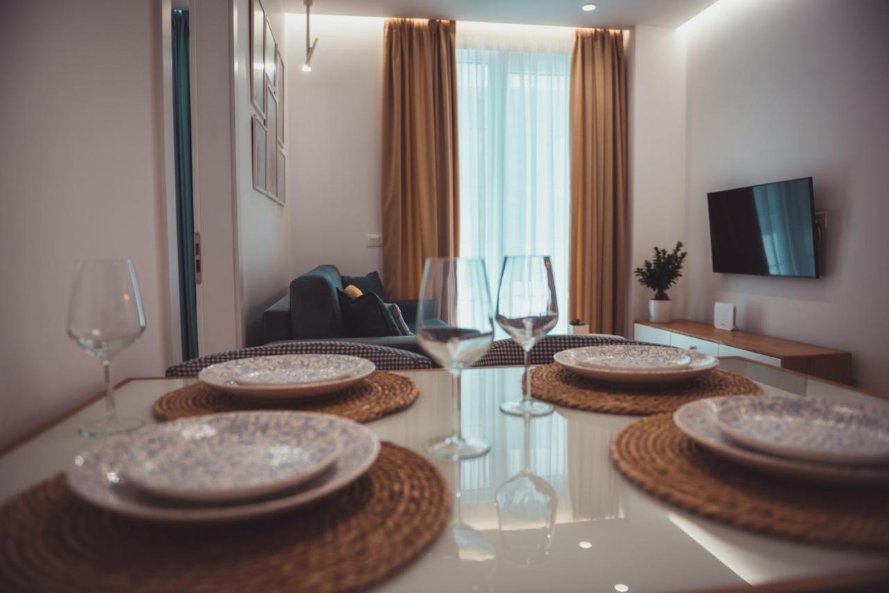 Tam Skanderbeg Square Serviced Center No1 Апартаменти *