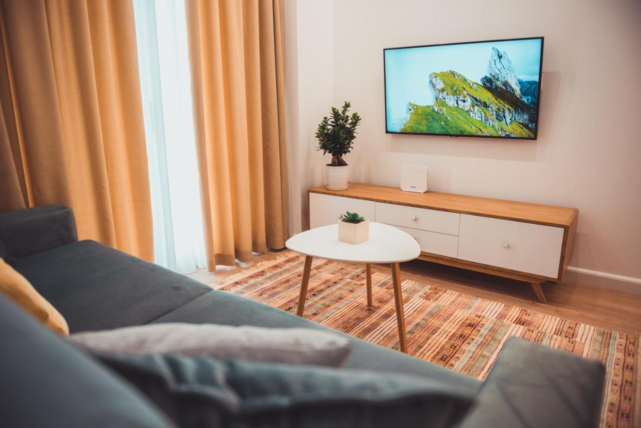 Tam Skanderbeg Square Serviced Center No1 *